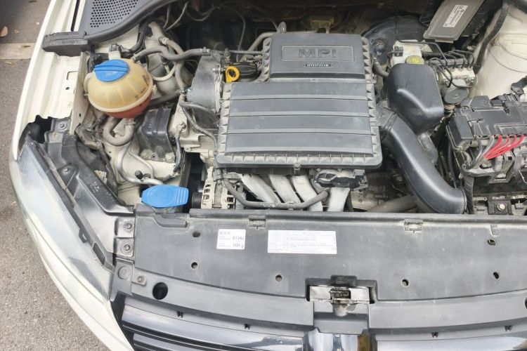 Used Volkswagen Jetta 2015 Value Edition 1.6L Manual Fashionable Style Engine Bay Right