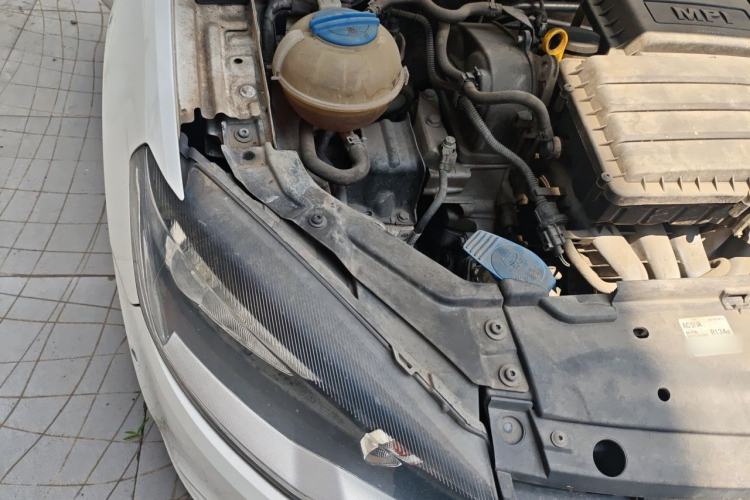 Used Volkswagen Jetta 2015 1.6L Manual Fashion Edition Engine Bay Right