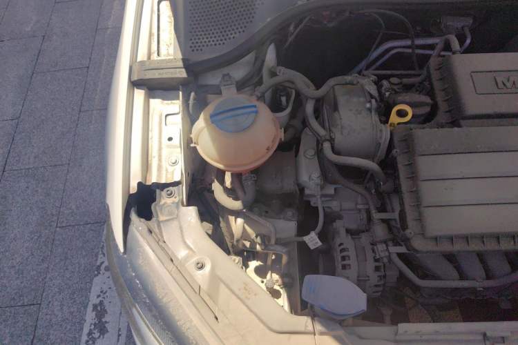 Used Volkswagen Jetta 2015 Zhuihui Edition 1.6L Manual Comfort Model Engine Bay Right