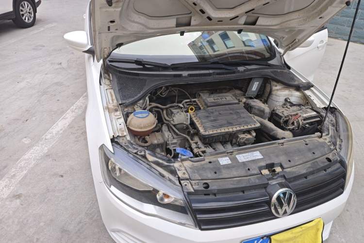 Used Volkswagen Jetta 2015 Value Edition 1.6L Manual Fashionable Style Engine Bay Right