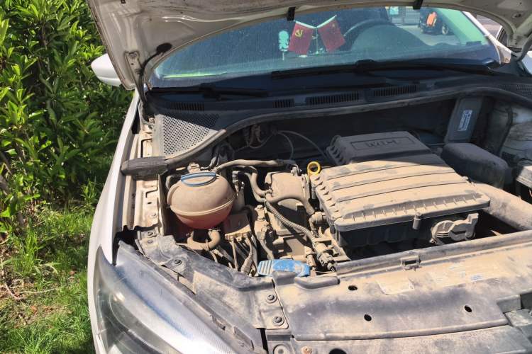 Used Volkswagen Jetta 2015 1.4L Manual Comfort Model Engine Bay Right