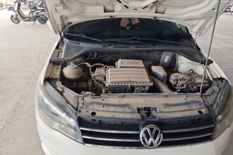 Used Volkswagen Jetta 2015 Zhuihui Edition 1.4L Manual Fashion Model Engine Bay Right