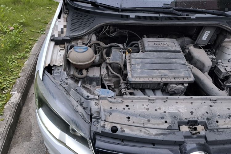 Used Volkswagen Jetta 2015 Value Edition 1.6L Manual Fashionable Style Engine Bay Right
