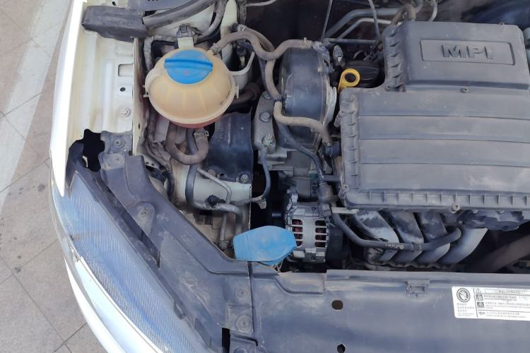 Used Volkswagen Jetta 2015 Zhuihui Edition 1.6L Manual Comfort Model Engine Bay Right