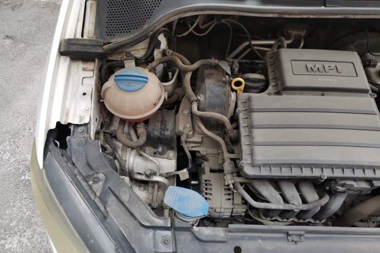 Used Volkswagen Jetta 2015 Value Edition 1.6L Manual Fashionable Style Engine Bay Right