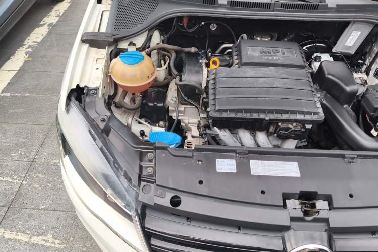 Used Volkswagen Jetta 2015 Value Edition 1.6L Manual Fashionable Style Engine Bay Right