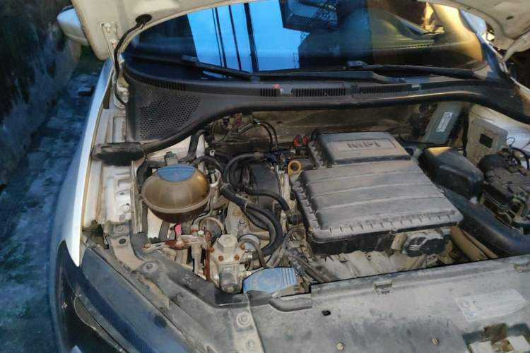 Used Volkswagen Jetta 2015 1.6L Manual Fashion Edition Engine Bay Right