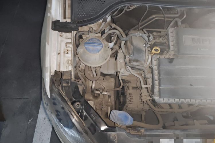 Used Volkswagen Jetta 2015 1.6L Manual Fashion Edition Engine Bay Right