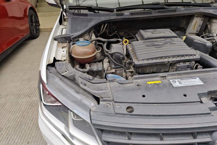 Used Volkswagen Jetta 2015 1.6L Manual Fashion Edition Engine Bay Right