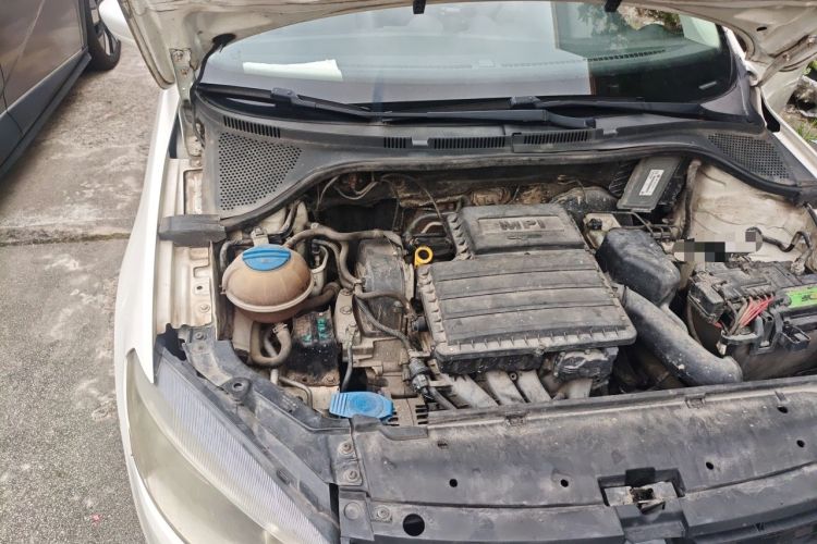 Used Volkswagen Jetta 2015 1.6L Manual Comfort Model Engine Bay Right