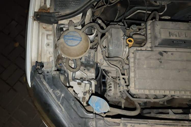 Used Volkswagen Jetta 2015 Zhuihui Edition 1.4L Manual Fashion Model Engine Bay Right
