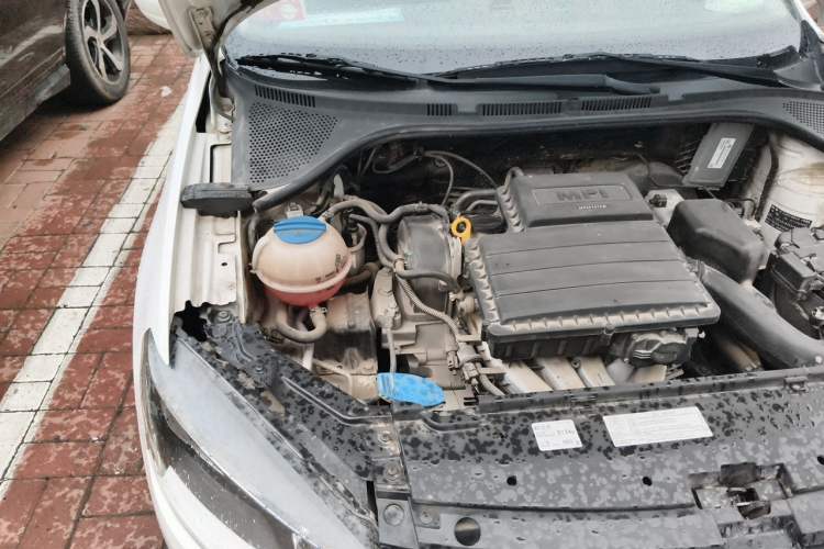 Used Volkswagen Jetta 2015 1.6L Manual Comfort Model Engine Bay Right