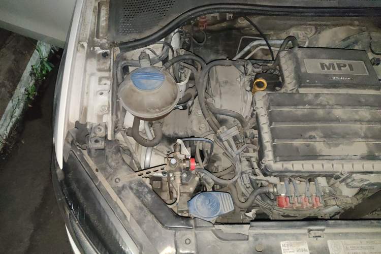 Used Volkswagen Jetta 2015 1.6L Manual Fashion Edition Engine Bay Right