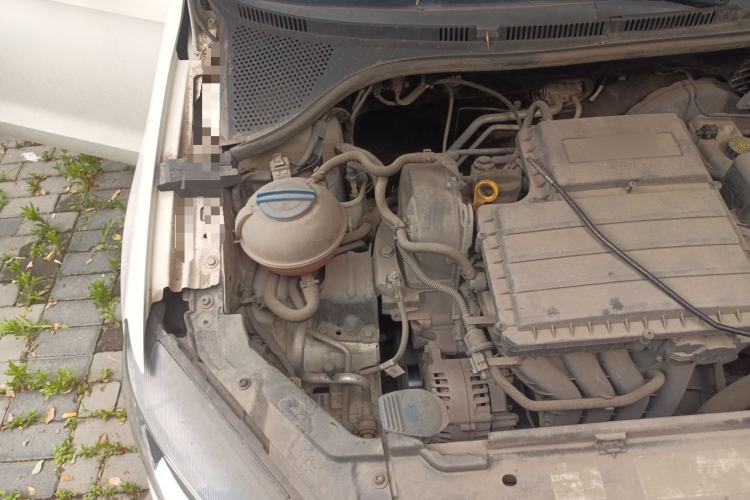 Used Volkswagen Jetta 2015 Zhihui Edition 1.4L Manual Comfort Model Engine Bay Right