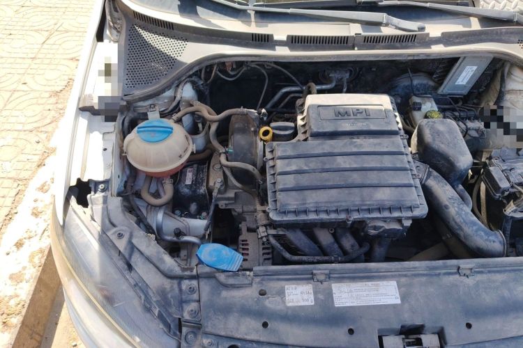 Used Volkswagen Jetta 2015 Zhuihui Edition 1.6L Manual Comfort Model Engine Bay Right