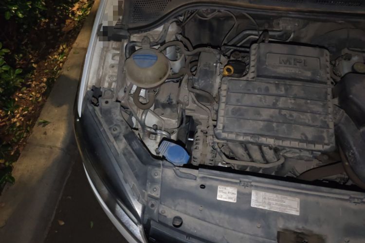 Used Volkswagen Jetta 2015 Zhuihui Edition 1.4L Manual Fashion Model Engine Bay Right