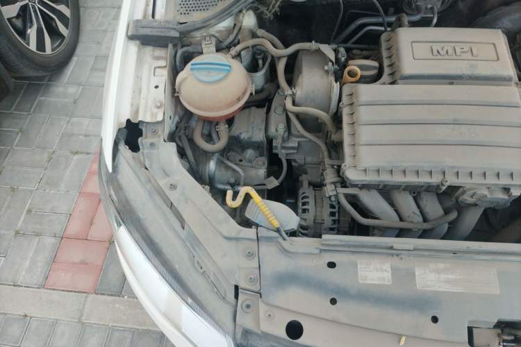 Used Volkswagen Jetta 2015 Value Edition 1.6L Automatic Comfort Version Engine Bay Right