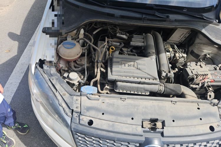 Used Volkswagen Jetta 2015 1.4TSI Automatic Sport Model Engine Bay Right