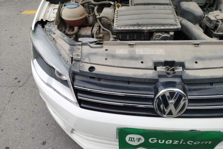 Used Volkswagen Jetta 2015 Zhuihui Edition 1.6L Manual Comfort Model Engine Bay Right
