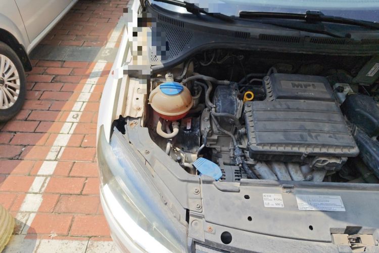 Used Volkswagen Jetta 2015 Zhuihui Edition 1.4L Manual Fashion Model Engine Bay Right