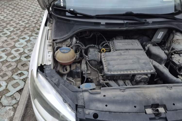 Used Volkswagen Jetta 2015 1.6L Automatic Luxury Model Engine Bay Right