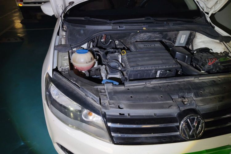 Used Volkswagen Jetta 2015 1.6L Automatic Comfort Model Engine Bay Right