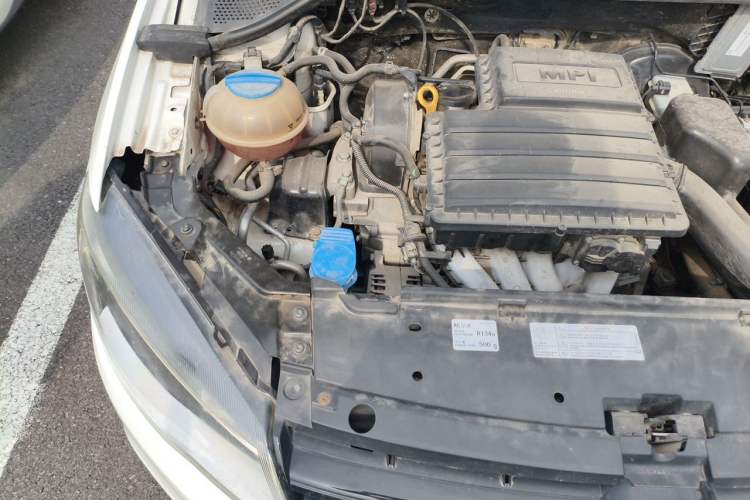 Used Volkswagen Jetta 2015 Zhuihui Edition 1.4L Manual Fashion Model Engine Bay Right