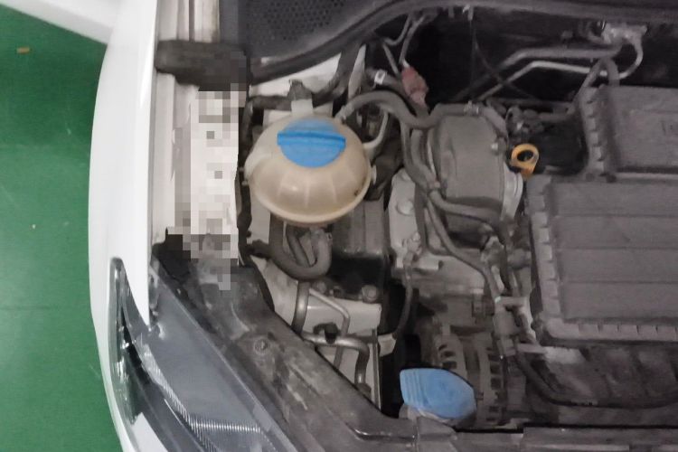 Used Volkswagen Jetta 2015 Value Edition 1.6L Automatic Comfort Version Engine Bay Right