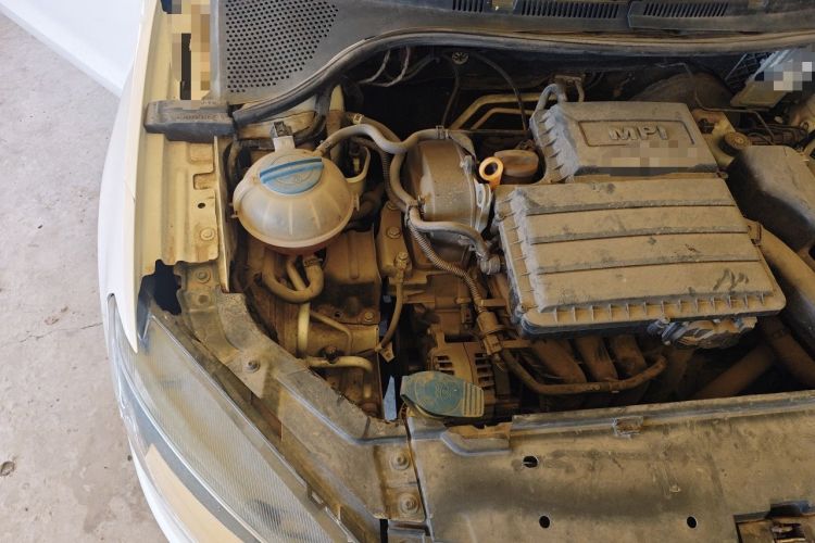 Used Volkswagen Jetta 2015 Zhihui Edition 1.4L Manual Comfort Model Engine Bay Right