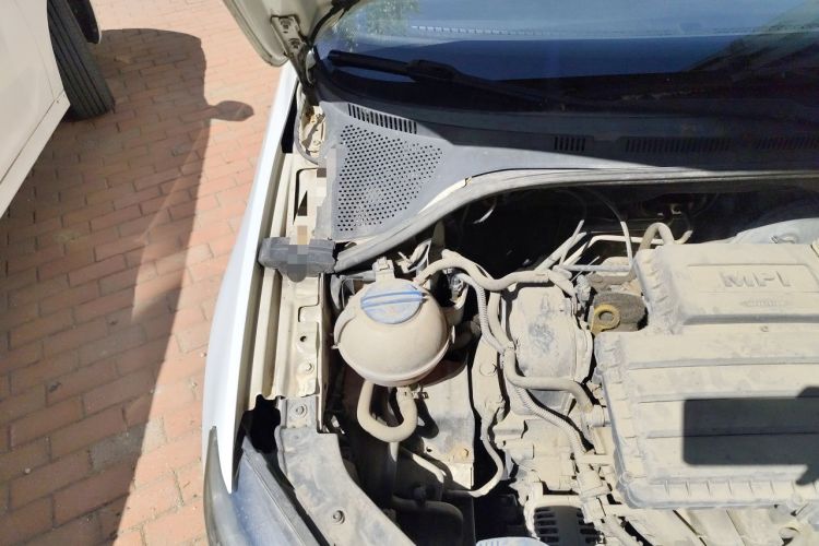 Used Volkswagen Jetta 2015 1.6L Automatic Comfort Model Engine Bay Right