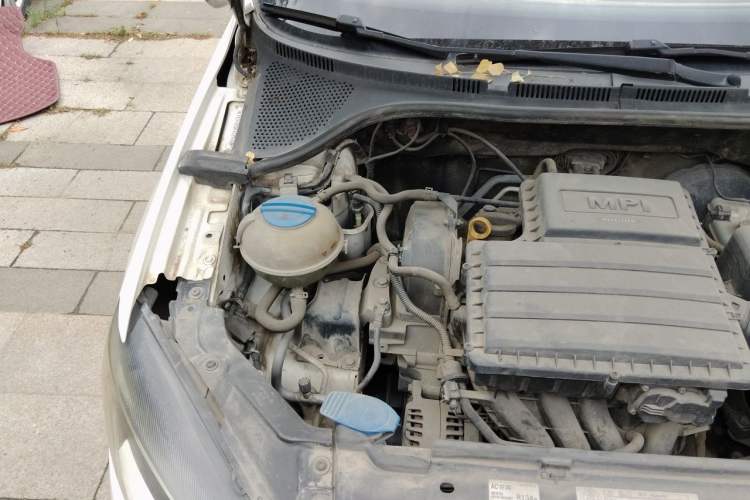Used Volkswagen Jetta 2015 1.4L Manual Fashion Model Engine Bay Right