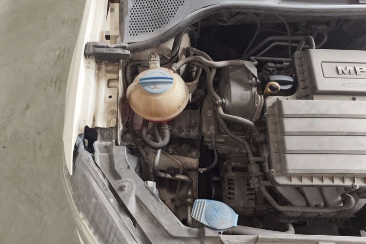 Used Volkswagen Jetta 2015 1.4L Manual Fashion Model Engine Bay Right