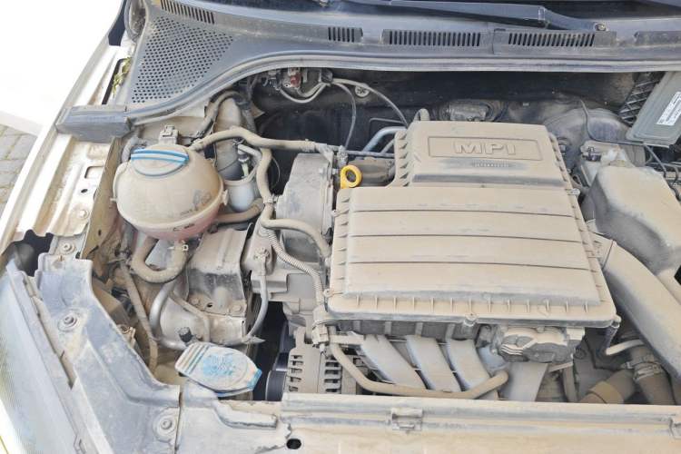Used Volkswagen Jetta 2015 1.6L Automatic Fashion Model Engine Bay Right