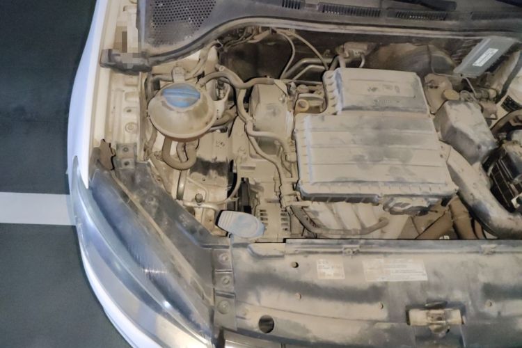 Used Volkswagen Jetta 2015 Value Edition 1.6L Automatic Fashion Version Engine Bay Right