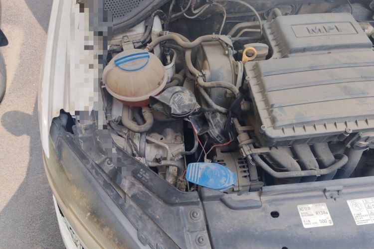 Used Volkswagen Jetta 2015 Zhuihui Edition 1.4L Manual Fashion Model Engine Bay Right