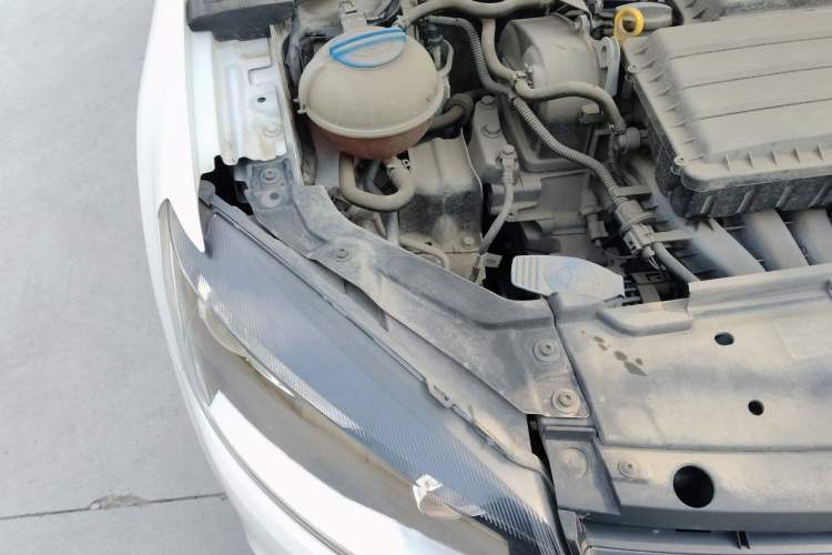 Used Volkswagen Jetta 2015 1.6L Automatic Fashion Model Engine Bay Right