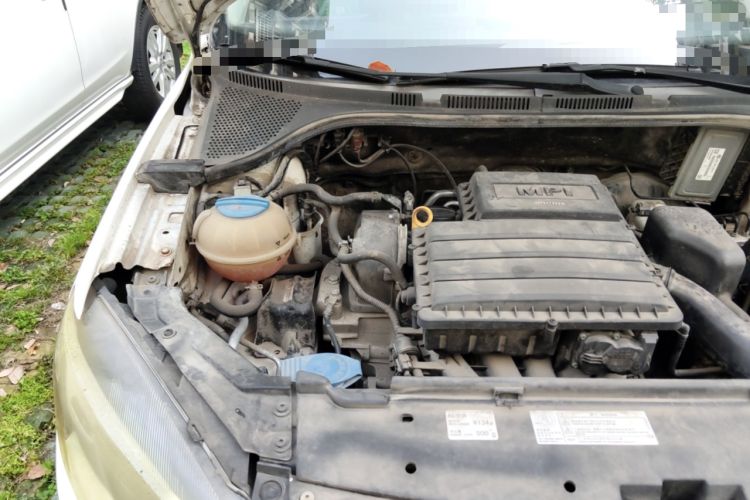 Used Volkswagen Jetta 2015 Value Edition 1.6L Automatic Comfort Version Engine Bay Right