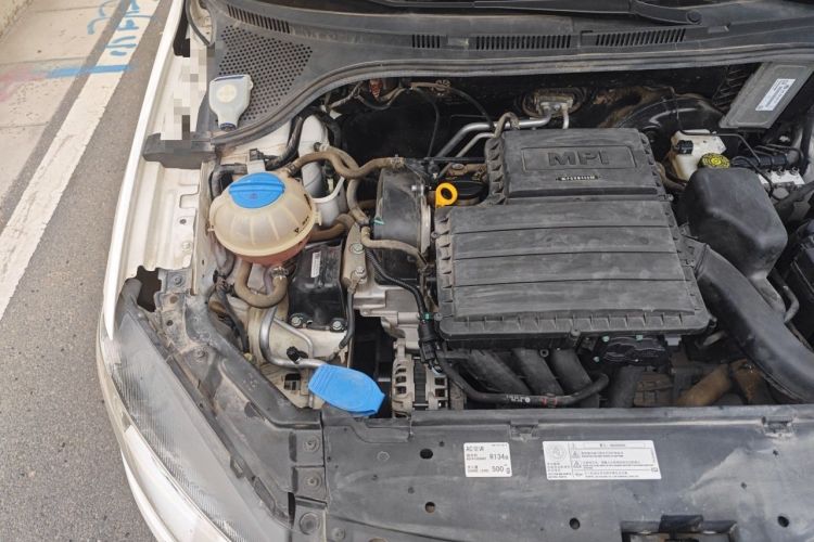 Used Volkswagen Jetta 2015 Value Edition 1.6L Automatic Comfort Version Engine Bay Right