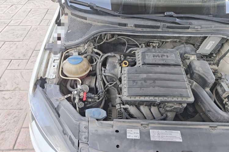 Used Volkswagen Jetta 2015 1.6L Manual Fashion Edition Engine Bay Right