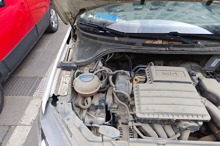 Used Volkswagen Jetta 2015 Value Edition 1.6L Manual Fashionable Style Engine Bay Right