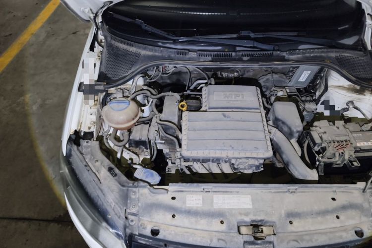 Used Volkswagen Jetta 2015 Zhuihui Edition 1.4L Manual Fashion Model Engine Bay Right