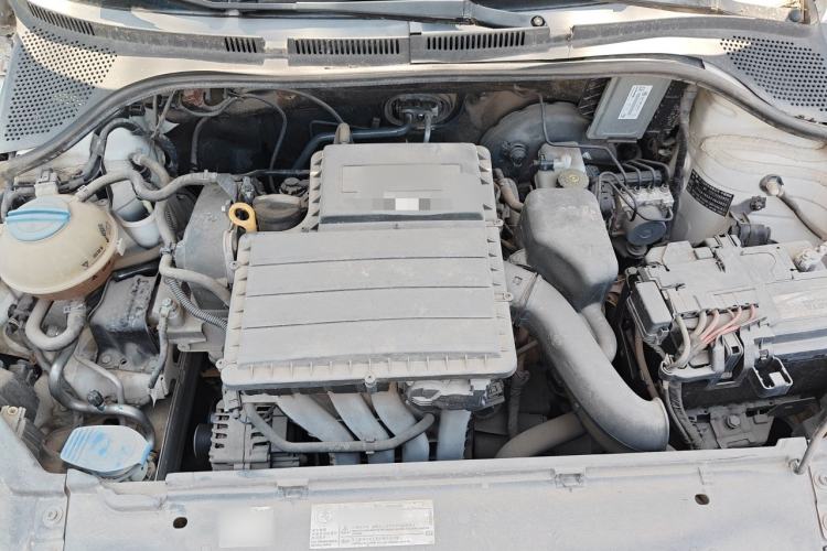 Used Volkswagen Jetta 2015 Zhuihui Edition 1.6L Manual Comfort Model Engine Bay