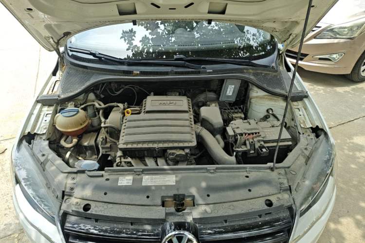 Used Volkswagen Jetta 2015 1.6L Manual Fashion Edition Engine Bay
