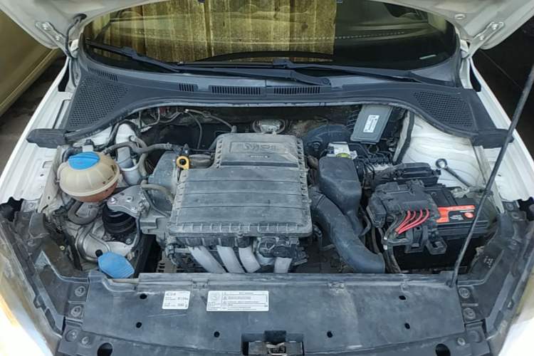 Used Volkswagen Jetta 2015 Value Edition 1.6L Automatic Comfort Version Engine Bay