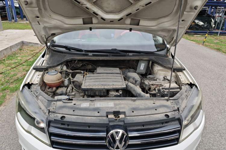 Used Volkswagen Jetta 2015 Zhuihui Edition 1.6L Manual Comfort Model Engine Bay