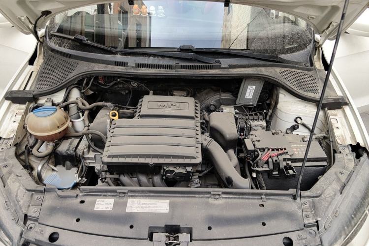 Used Volkswagen Jetta 2015 Zhuihui Edition 1.4L Manual Fashion Model Engine Bay