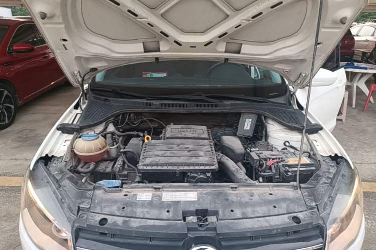 Used Volkswagen Jetta 2015 Zhuihui Edition 1.6L Manual Comfort Model Engine Bay