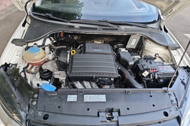 Used Volkswagen Jetta 2015 Value Edition 1.6L Automatic Fashion Version Engine Bay