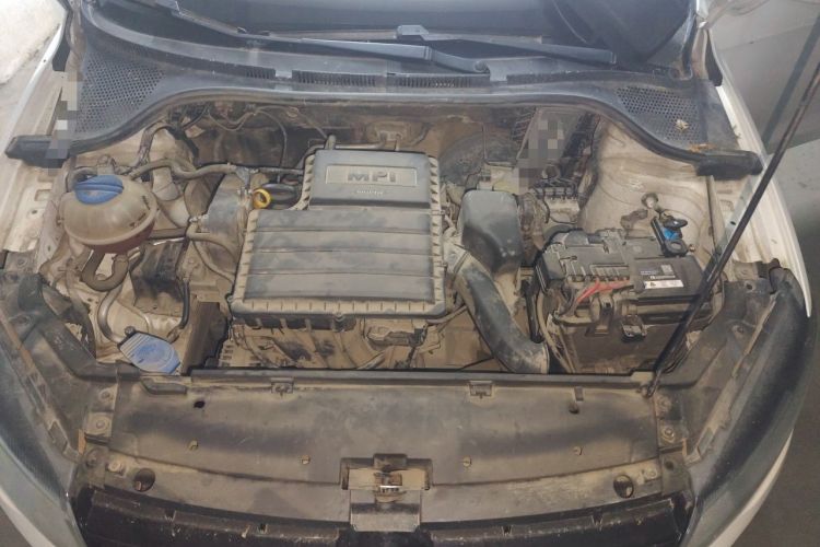 Used Volkswagen Jetta 2015 Zhuihui Edition 1.4L Manual Fashion Model Engine Bay