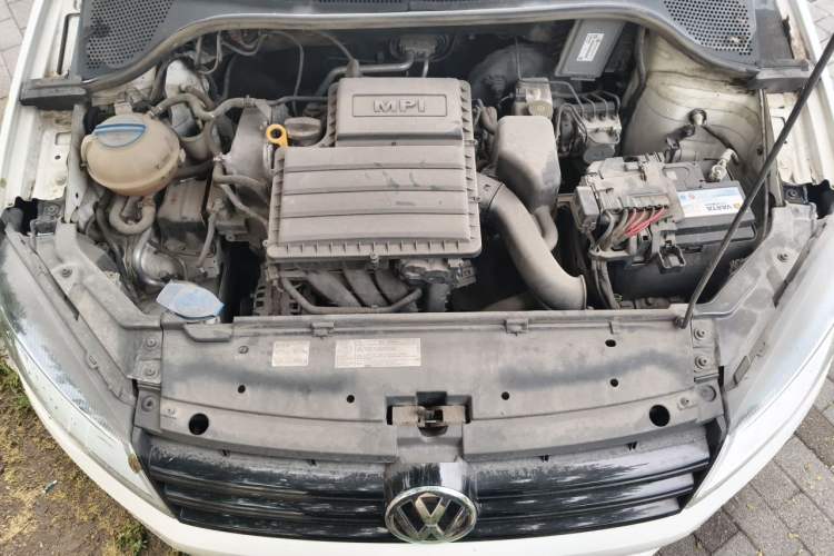 Used Volkswagen Jetta 2015 Zhuihui Edition 1.4L Manual Fashion Model Engine Bay